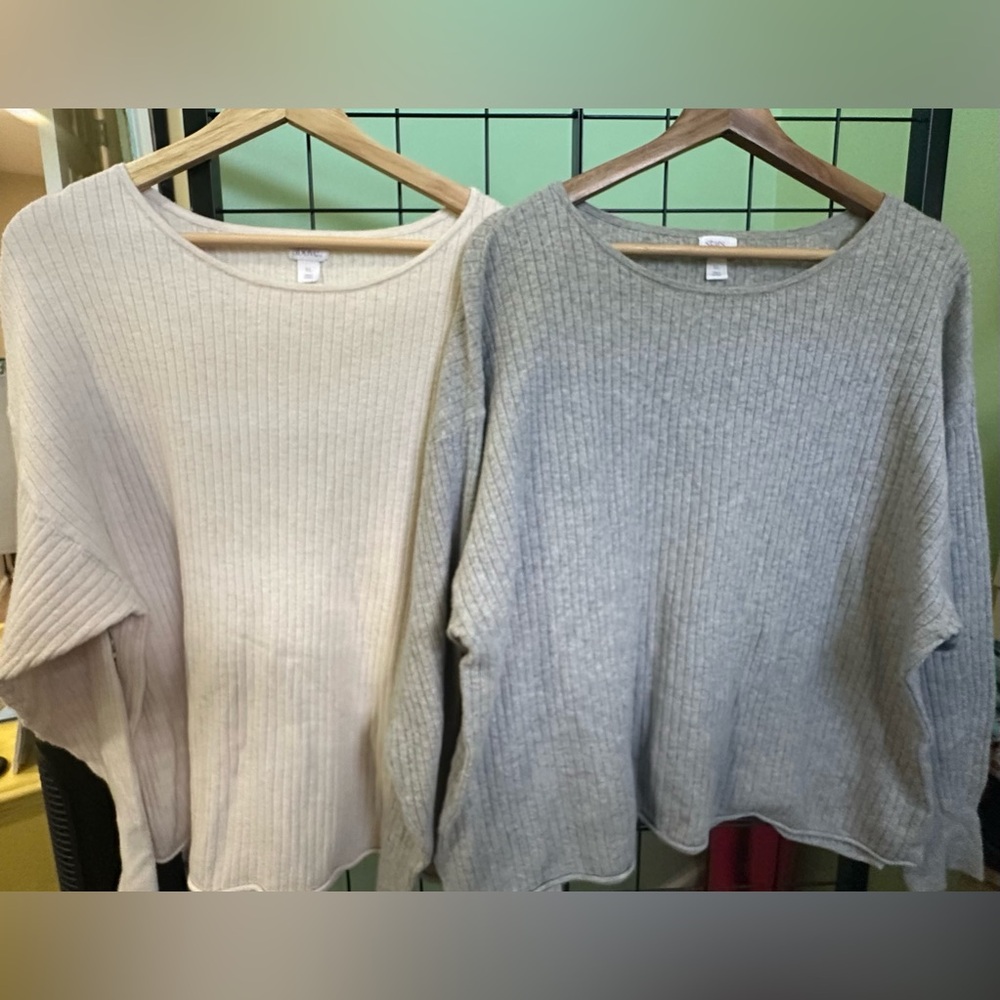 ✨ TWO ✨Women's Gray and Cream colored Ribbed Sweaters
